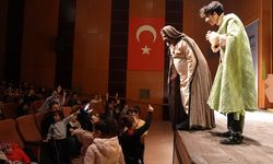 Miniklere Hafta Sonu Tiyatro Şöleni…