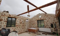 Antalya'da sağanak ve fırtınanın etkili olduğu Kaş ile Manavgat ilçelerinde hasar tespiti yapılıyor