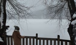 Çubuk ilçesindeki Karagöl Tabiat Parkı karda vakit geçirmek isteyenleri ağırladı