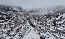 Kar yağışıyla beyaza bürünen Sertavul Yaylası dronla görüntülendi