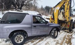 Mersin'de kardan kapanan yolları açma çalışmaları sürüyor