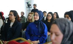 Adana'da Yeşilayın öncülüğündeki 'Ekrana Bakma Akrana Bak' projesi tanıtıldı