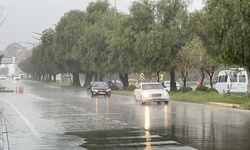 Adana'da sağanak hayatı olumsuz etkiledi
