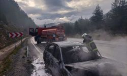 Bucak'ta çıkan yangında otomobil kullanılamaz hale geldi