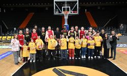 Down sendromlu çocuklar, Mersin Spor'un oyuncularıyla basketbol oynadı