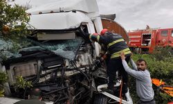 Erzin ilçesinde tırla çarpışan tankerdeki 2 kişi yaralandı