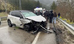 Isparta'da iki otomobilin çarpıştığı kazada 2 kişi öldü, 1 kişi yaralandı