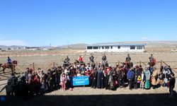 Malatya'da atlı cirit sporcuları otizmli çocuklar için gösteri yaptı