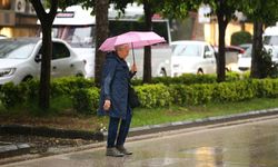 Adana'da sağanak hayatı olumsuz etkiledi