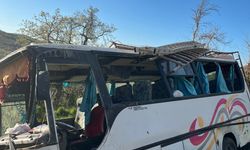 Adana'da tarım işçilerini taşıyan midibüsün devrildiği kazada 17 kişi yaralandı