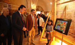 Alanya'da 23 Nisan'a özel 'Kızılkule' temalı resim sergisi açıldı
