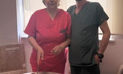 Antalya'da ebe ile yıllar önce doğumunu yaptırdığı hemşire aynı hastanede görev yapıyor