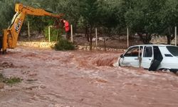 GÜNCELLEME - Adana'nın Kozan ilçesinde sağanak ve dolu etkili oldu