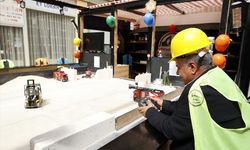 İş makinesi kullanma merakını 'mini şantiye'de gideriyorlar