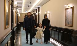 Protez bacakla yeniden yürümeye başlayan Zeynep, Hatay Valisi Masatlı'yı ziyaret etti