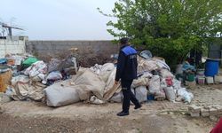 Reyhanlı ilçesinde bir evden 6 kamyon dolusu çöp çıkarıldı