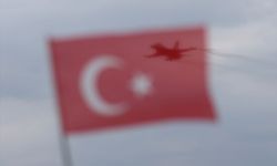 SOLOTÜRK, Antalya'da gösteri uçuşu yaptı