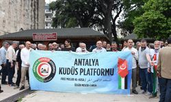 İsrail ordusunun Küresel Sumud Filosu'na saldırısı Antalya'da protesto edildi