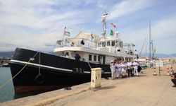 Küresel Sumud Filosu'nda arızalanan 'Family' isimli tekne Finike'ye getirildi