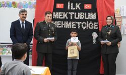 Malatya'da ilk mektuplarını Mehmetçiğe yazan öğrencilere askerlerden cevap geldi