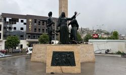 Kıbrıs Meydanı’ndaki Anıt Yeniden Ait Olduğu Yerde…