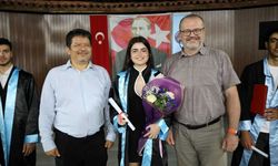 Akdeniz Üniversitesi'nde otomotiv bölümündeki tek kız öğrenci mezun oldu