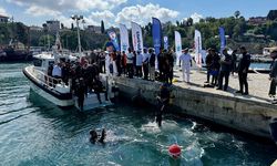 Antalya'da Dünya Çevre Günü kapsamında deniz dibi temizliği yapıldı