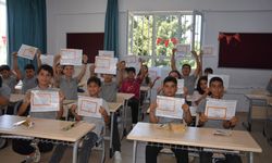 Bozyazı ve Gülnar ilçelerinde öğrenciler karnelerini aldı