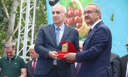 Malatya'da kiraz yarışmasında dereceye giren üreticiler ödüllendirildi