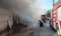 Antalya'da mobilya atölyesinde çıkan yangına müdahale ediliyor