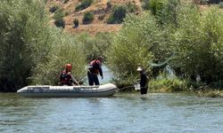 Bingöl'de Murat Nehri'nde adacıkta mahsur kalan kişi kurtarıldı