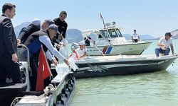 Eğirdir Gölü'ne 100 bin yavru sazan bırakıldı