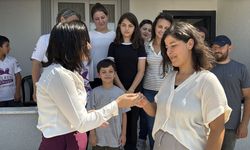 Hatay'da Ülkem Okuyor Derneğince yaptırılan ev, depremzede aileye verildi