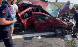 Osmaniye'de bariyere çarpan otomobildeki 5 kişi yaralandı