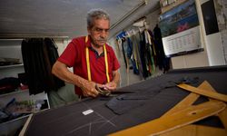 Osmaniyeli terzi 67 yıldır makası elinden bırakmıyor