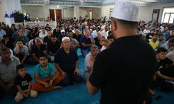 Adana'da cuma hutbeleri işitme engelliler için işaret diliyle anlatılıyor