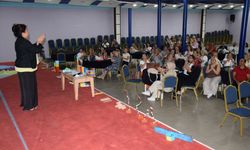 Anamur ilçesinde 'Maarifin Kalbinde Oyun' teması kapsamında konferans düzenlendi