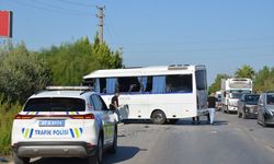 Antalya'da tur otobüsüyle çarpışan servis midibüsündeki 6 otel çalışanı yaralandı