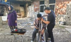 Burdur'da gönüllü öğrenciler özel gereksinimli bireylerin kişisel bakımını yapıyor