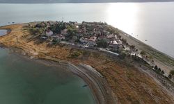 Eğirdir Gölü'ndeki Yeşilada sonbaharda havadan görüntülendi