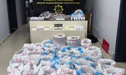 Mersin'de hastane otoparkındaki panelvanda 256 bin 900 sentetik ecza hapı bulundu