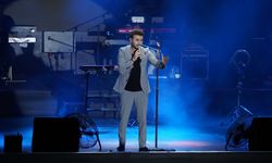 Şarkıcı Mustafa Ceceli Antalya'da sahne aldı