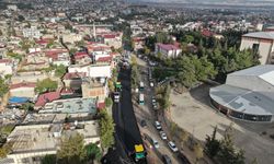 Kahramanmaraş Bayazıtlı Bulvarı’nda Asfalt Mesaisini Sürdürüyor