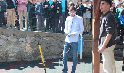 Saimbeyli'de öğrencilere roketlerin çalışma sistemi anlatıldı