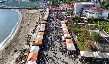 Antalya'da '15. Uluslararası Yeni Yıl Pazarı' açıldı