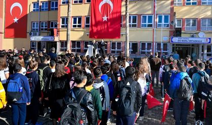 Adana Valisi Mustafa Yavuz ortaokul öğrencileriyle buluştu