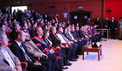 Burdur MAKÜ'nün 20. yılında biniş giyme ve akademik performans ödül töreni düzenlendi