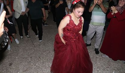 Adana'da down sendromlu Birdane'nin gelinlik giyme hayali gerçek oldu
