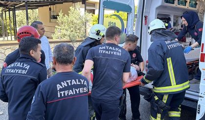 Alanya'da asma tavanı çöken dairedeki 2 kişi yaralandı
