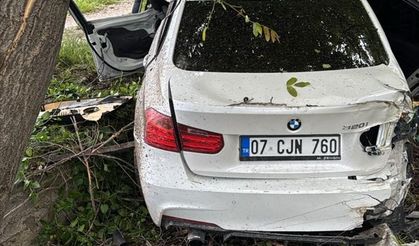 Burdur'da ağaca çarpan otomobilin sürücüsü yaralandı